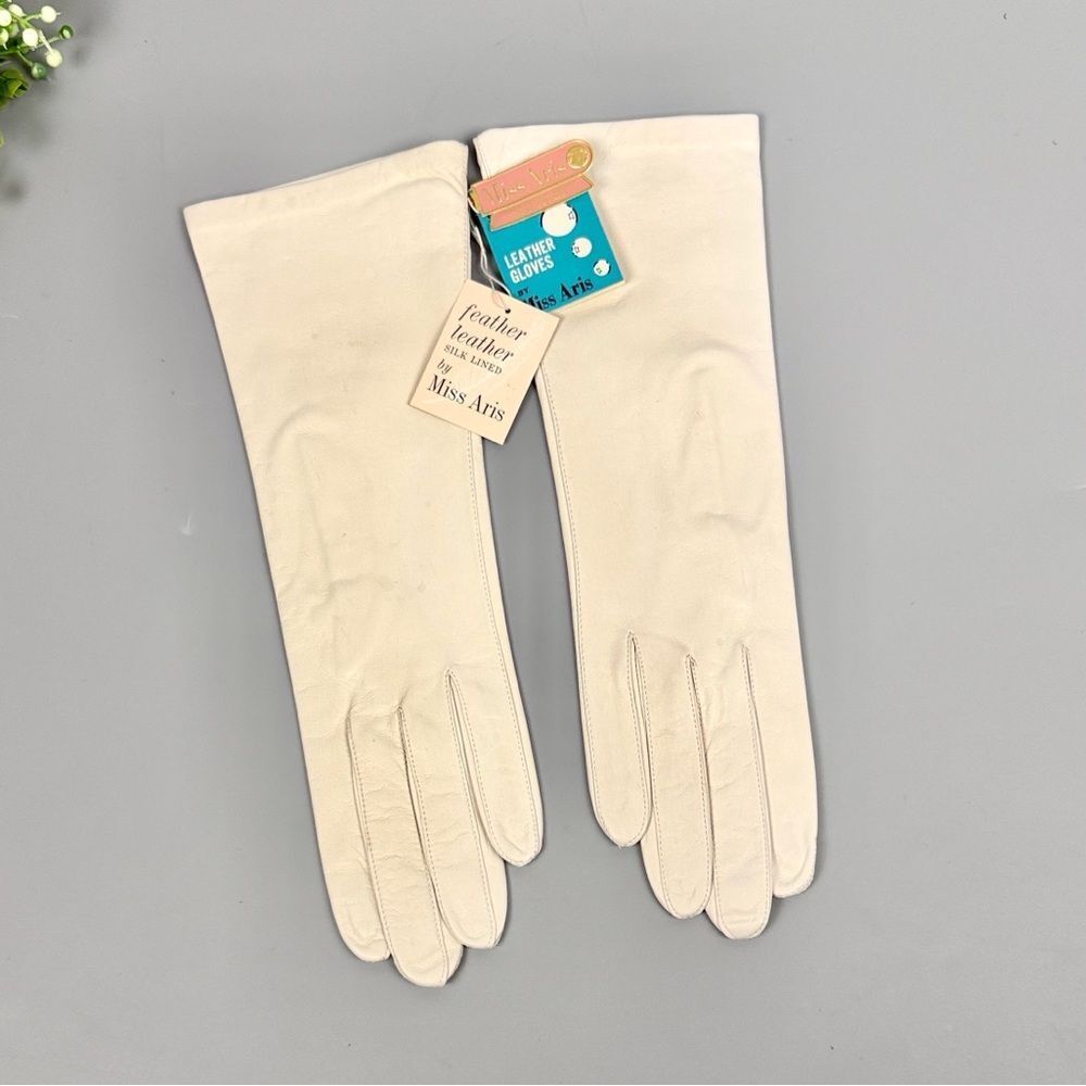 NWT Miss Aris White Ivory Leather Gloves Silk Lining Vintage size 7,5